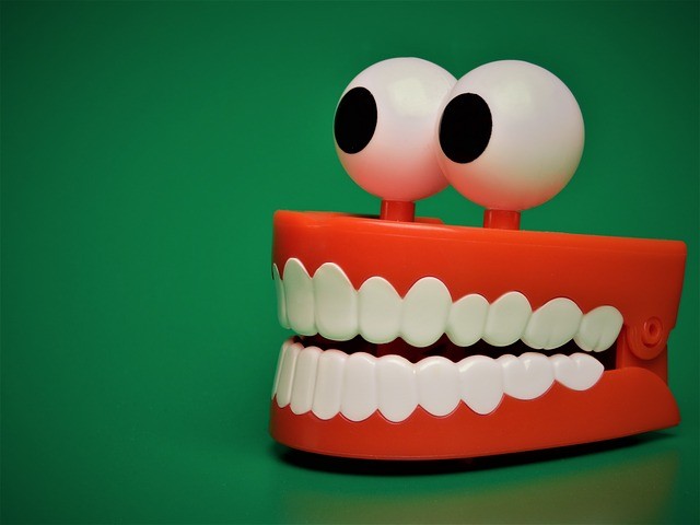 How To Floss Your Teeth Properly